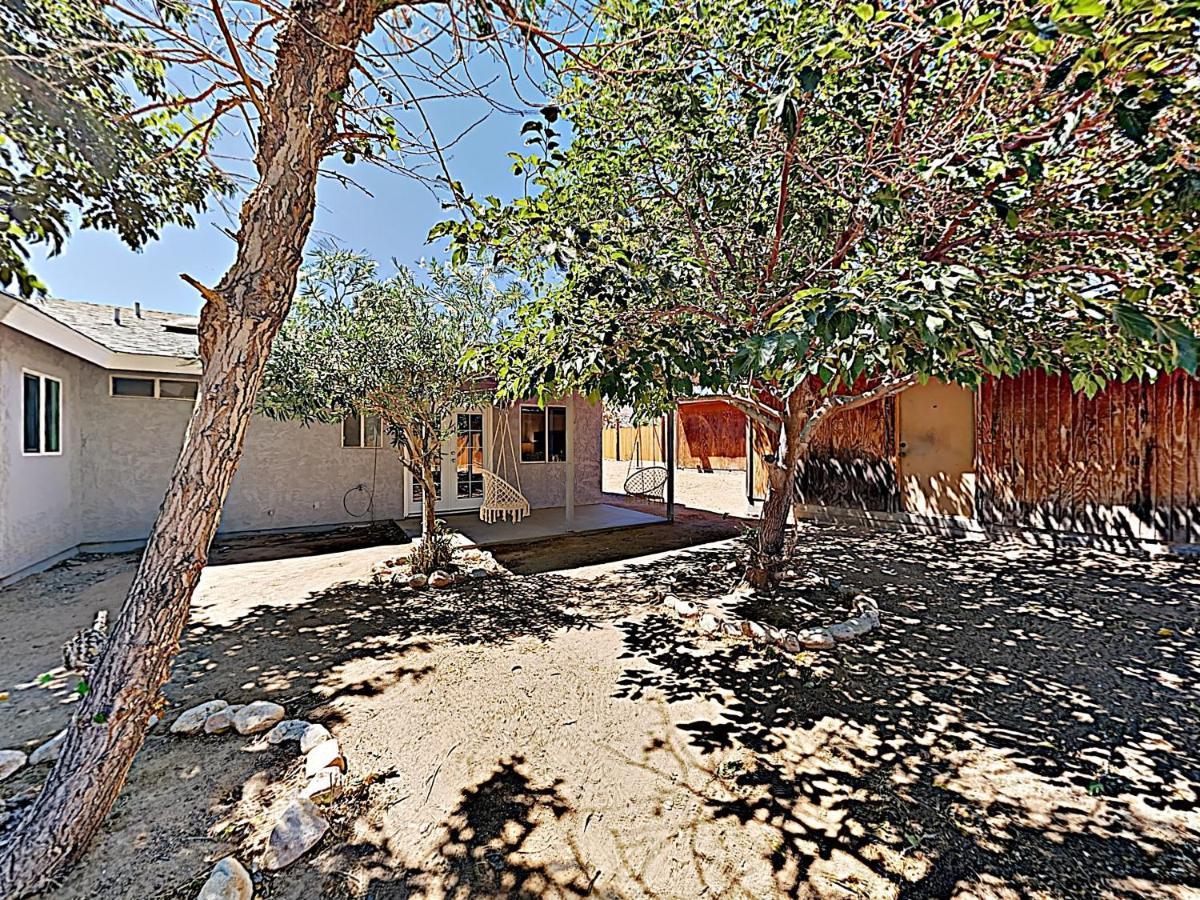 Rawhide Ranch - Walk To Pappy And Harriet'S With Hot Tub! Home Yucca Valley Exterior photo