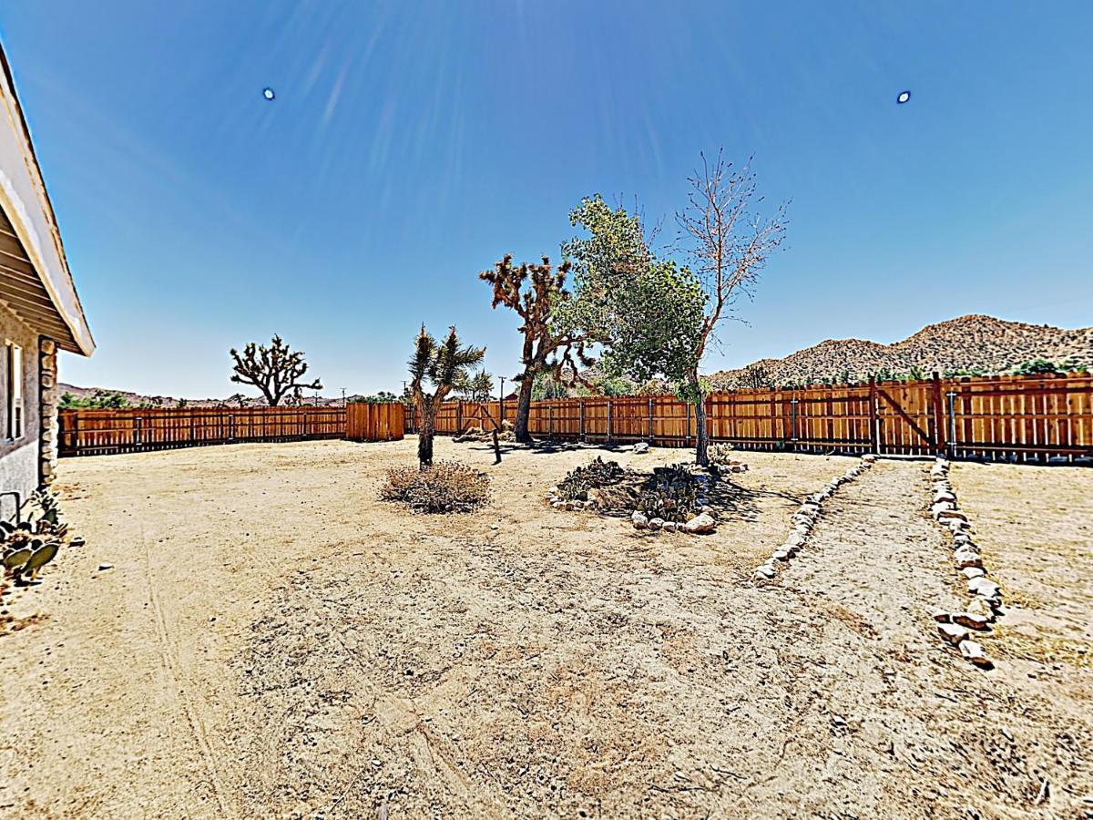 Rawhide Ranch - Walk To Pappy And Harriet'S With Hot Tub! Home Yucca Valley Exterior photo